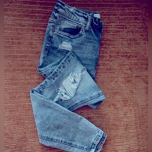 Like new Vervet skinny distressed high rise woman’s jeans size 30